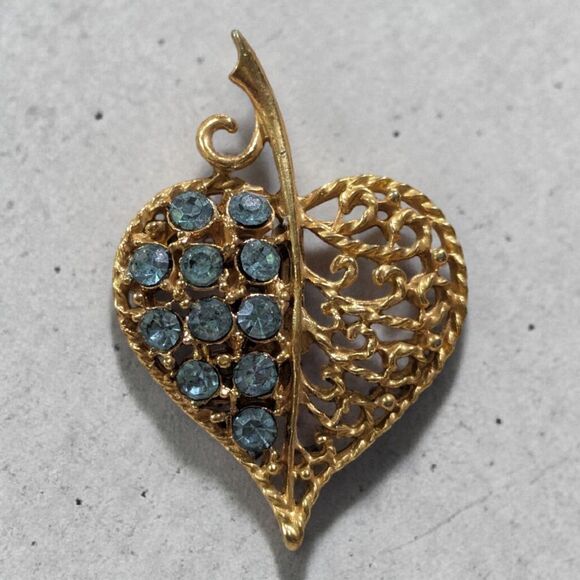Jewelry - Vintage Gold Tone Blue Rhinestone Filigree Heart Brooch Pin